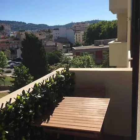 Trendy With 2 Bedrooms,2 Full Bathrooms,500m From The Centre, Private Secure Parking Appartement Cannes