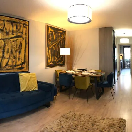 Trendy With 2 Bedrooms,2 Full Bathrooms,500m From The Centre, Private Secure Parking Cannes