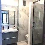Trendy With 2 Bedrooms,2 Full Bathrooms,500m From The Centre, Private Secure Parking * Канны