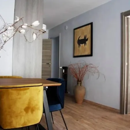 Trendy With 2 Bedrooms,2 Full Bathrooms Each With Shower,toilet,sink, 500m From The Centre, Private Secure Parking Cannes