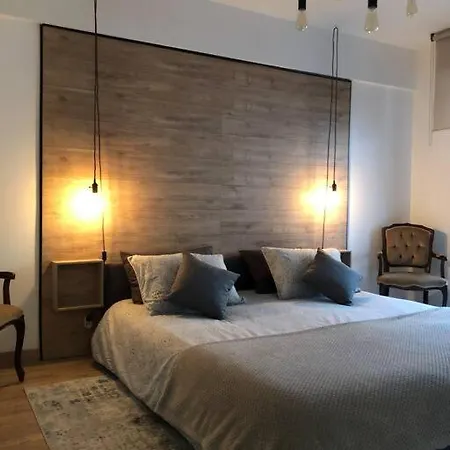 Apartman Trendy With 2 Bedrooms,2 Full Bathrooms Each With Shower,toilet,sink, 500m From The Centre, Private Secure Parking *