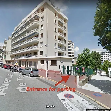 Trendy With 2 Bedrooms,2 Full Bathrooms Each With Shower,toilet,sink, 500m From The Centre, Private Secure Parking *