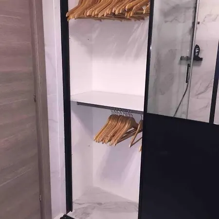 Trendy With 2 Bedrooms,2 Full Bathrooms Each With Shower,toilet,sink, 500m From The Centre, Private Secure Parking Apartman Cannes