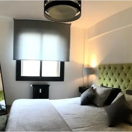 Apartman Trendy With 2 Bedrooms,2 Full Bathrooms Each With Shower,toilet,sink, 500m From The Centre, Private Secure Parking