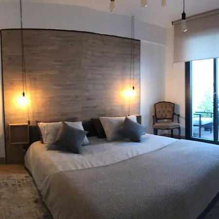 Апартаменты Trendy With 2 Bedrooms,2 Full Bathrooms,500m From The Centre, Private Secure Parking