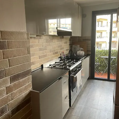 Trendy With 2 Bedrooms,2 Full Bathrooms,500m From The Centre, Private Secure Parking Cannes