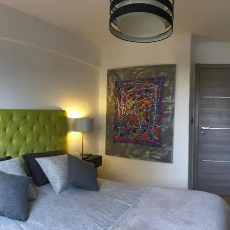 Апартаменты Trendy With 2 Bedrooms,2 Full Bathrooms Each With Shower,toilet,sink, 500m From The Centre, Private Secure Parking Канны